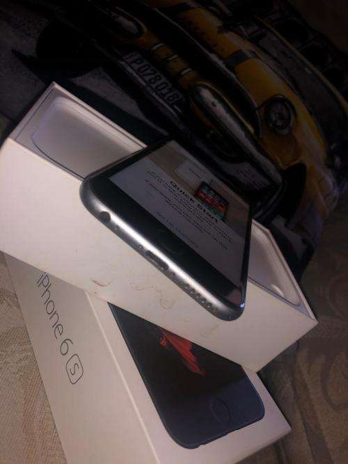 iPhone 6S Space Grey (16GB capacity) *GREAT CONDITION* + box and all accessories