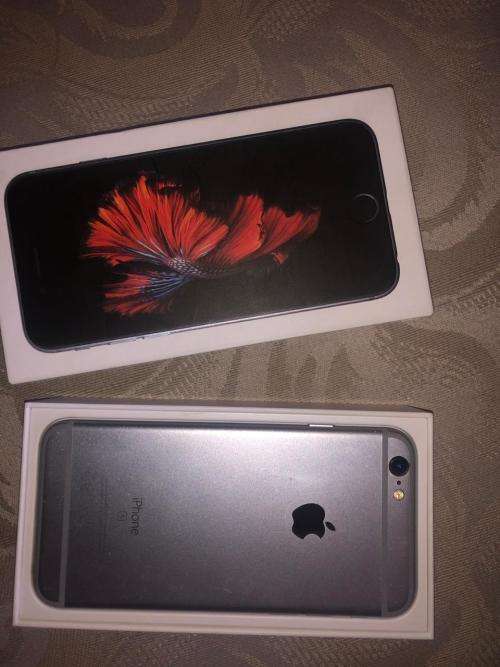 iPhone 6S Space Grey (16GB capacity) *GREAT CONDITION* + box and all accessories