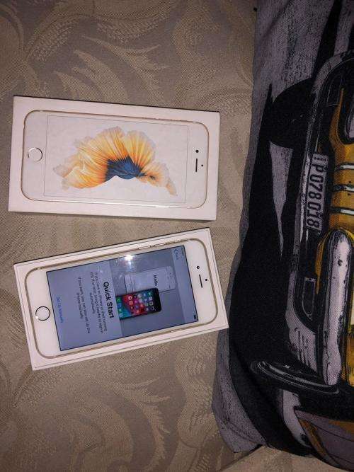 iPhone 6S Gold (64GB capacity) *IN EXCELLENT CONDITION* , comes with box and accessories