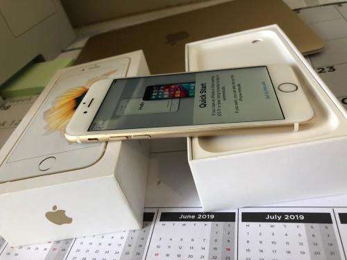 iPhone 6S Gold (64GB capacity) *IN EXCELLENT CONDITION* , comes with box and accessories