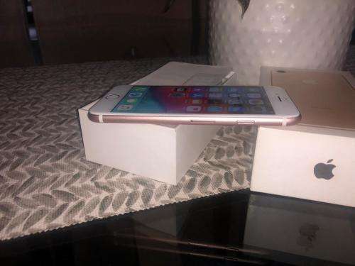 iPhone 7 Rose Gold (128GB capacity) *EXCELLENT CONDITION * , comes with box and accessories