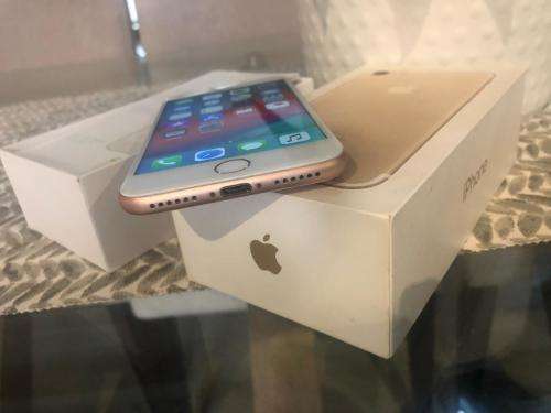 iPhone 7 Rose Gold (128GB capacity) *EXCELLENT CONDITION * , comes with box and accessories