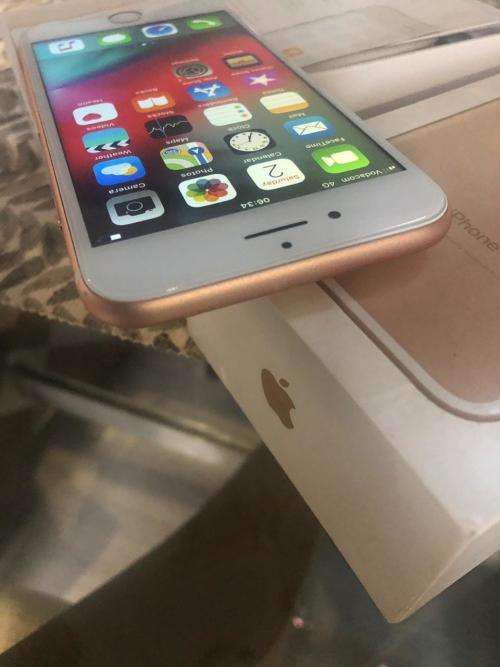 iPhone 7 Rose Gold (128GB capacity) *EXCELLENT CONDITION * , comes with box and accessories