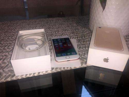iPhone 7 Rose Gold (128GB capacity) *EXCELLENT CONDITION * , comes with box and accessories