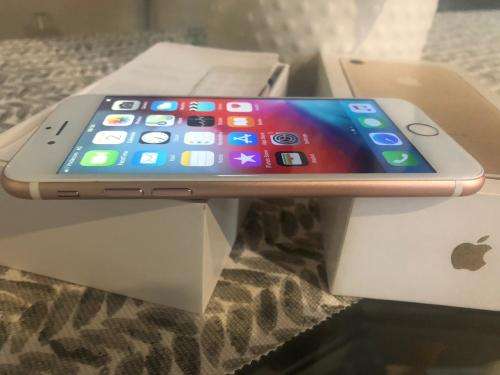 iPhone 7 Rose Gold (128GB capacity) *EXCELLENT CONDITION * , comes with box and accessories