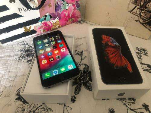 iPhone 6S Plus Space Grey (64 GB capacity) *GREAT CONDITION * , comes with box and accessories