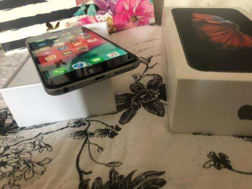iPhone 6S Plus Space Grey (64 GB capacity) *GREAT CONDITION * , comes with box and accessories