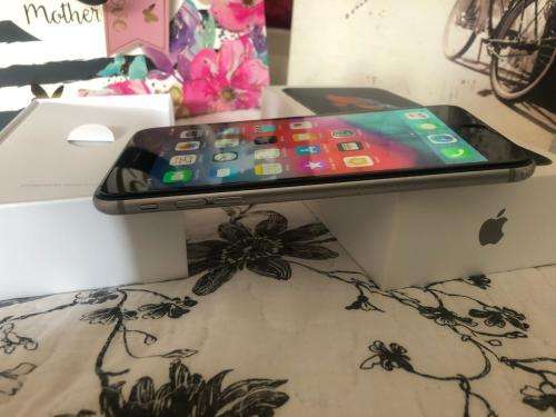 iPhone 6S Plus Space Grey (64 GB capacity) *GREAT CONDITION * , comes with box and accessories