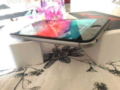 iPhone 6S Plus Space Grey (64 GB capacity) *GREAT CONDITION * , comes with box and accessories