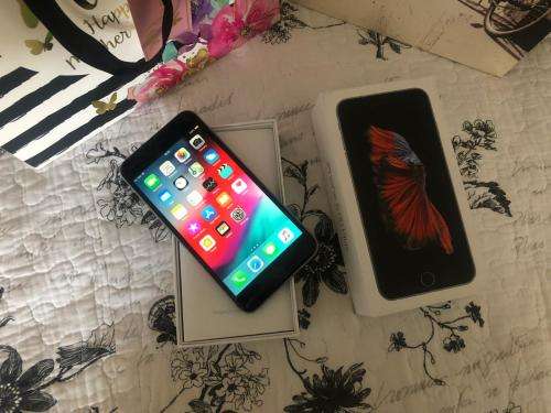 iPhone 6S Plus Space Grey (64 GB capacity) *GREAT CONDITION * , comes with box and accessories