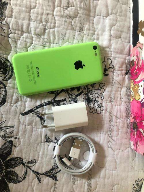 iPhone 5C Lime 8GB in BRAND NEW SPOTLESS CONDITION with Accessories