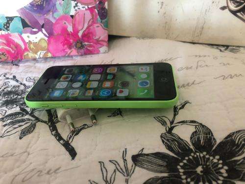 iPhone 5C Lime 8GB in BRAND NEW SPOTLESS CONDITION with Accessories