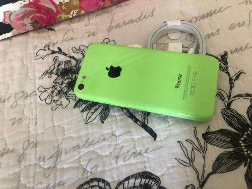 iPhone 5C Lime 8GB in BRAND NEW SPOTLESS CONDITION with Accessories