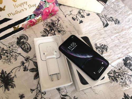 iPhone XR Black (64GB capacity) *EXCELLENT CONDITION *  & all accessories