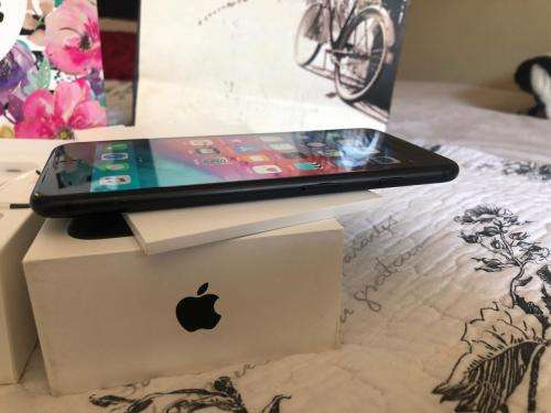 iPhone 7 Plus Matte Black (32GB capacity) *EXCELLENT CONDITION * , comes with box and accessories
