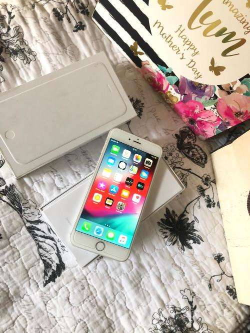 iPhone 6 Plus Silver (64GB) *EXCELLENT CONDITION* + box & accessories