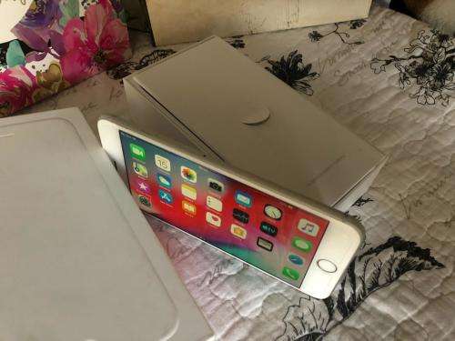 iPhone 6 Plus Silver (64GB) *EXCELLENT CONDITION* + box & accessories
