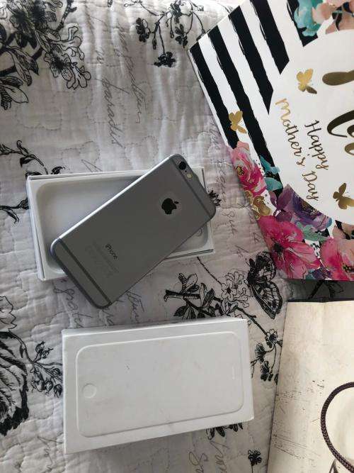 iPhone 6 Plus Space Grey(64GB ) *LOOKS BRAND NEW *, comes with box and accessories