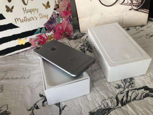 iPhone 6 Plus Space Grey(64GB ) *LOOKS BRAND NEW *, comes with box and accessories
