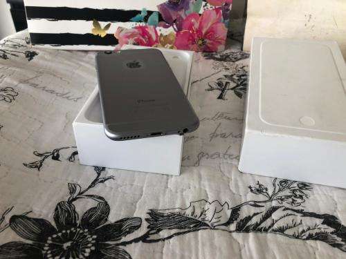 iPhone 6 Plus Space Grey(64GB ) *LOOKS BRAND NEW *, comes with box and accessories