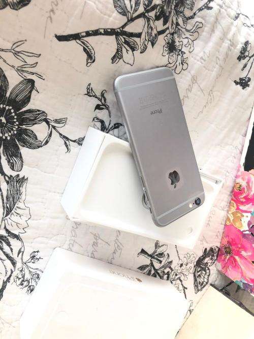 iPhone 6 Plus Space Grey(64GB ) *LOOKS BRAND NEW *, comes with box and accessories
