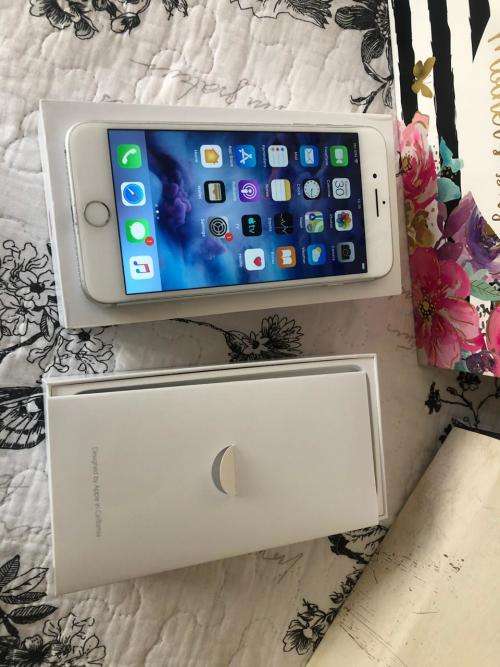 iPhone 7 Plus Silver (128GB) *EXCELLENT CONDITION* + box & accessories