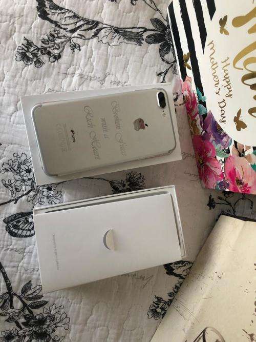 iPhone 7 Plus Silver (128GB) *EXCELLENT CONDITION* + box & accessories