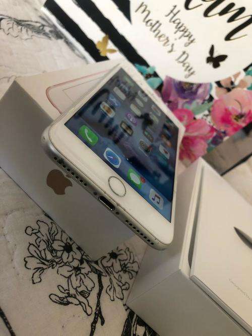 iPhone 7 Plus Silver (128GB) *EXCELLENT CONDITION* + box & accessories