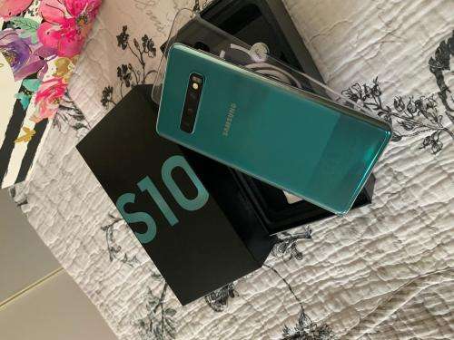 Samsung Galaxy S10 (128GB capacity) *EXCELLENT SPOTLESS CONDITION * , comes with box and accessories