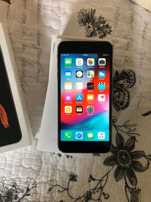 iPhone 6S Plus Space Grey (128GB capacity) *EXCELLENT CONDITION* + box & accessories