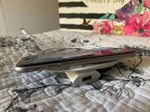 iPhone 6 Space Grey(64GB ) *LOOKS GREAT *, comes with accessories but BOX MISPLACED