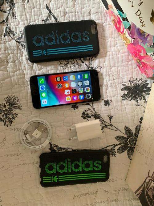 iPhone 6 Space Grey(64GB ) *LOOKS GREAT *, comes with accessories but BOX MISPLACED