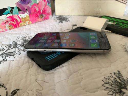 iPhone 6 Space Grey(64GB ) *LOOKS GREAT *, comes with accessories but BOX MISPLACED