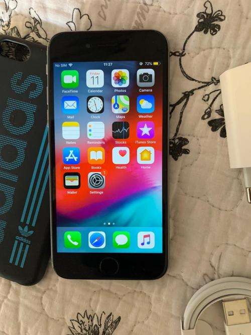 iPhone 6 Space Grey(64GB ) *LOOKS GREAT *, comes with accessories but BOX MISPLACED