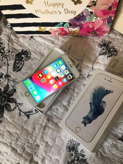 iPhone 6S Plus Silver (64GB ) *EXCELLENT CONDITION* + packaging & accessories