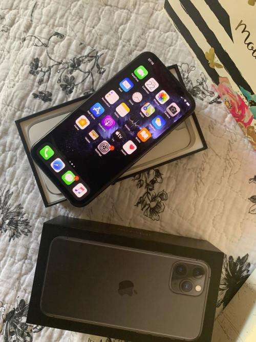 iPhone 11 Pro Max,Midnight Green (64GB)  EXCELLENT CONDITION  1010,  with all accessories