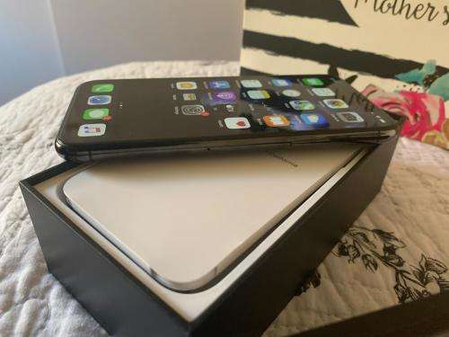 iPhone 11 Pro Max,Midnight Green (64GB)  EXCELLENT CONDITION  1010,  with all accessories