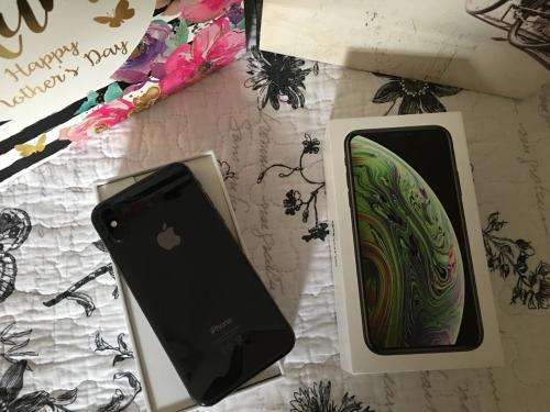 iPhone XS Max Space Grey (256GB capacity) *EXCELLENT CONDITION *, comes with box and all accessories