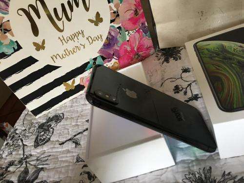 iPhone XS Max Space Grey (256GB capacity) *EXCELLENT CONDITION *, comes with box and all accessories