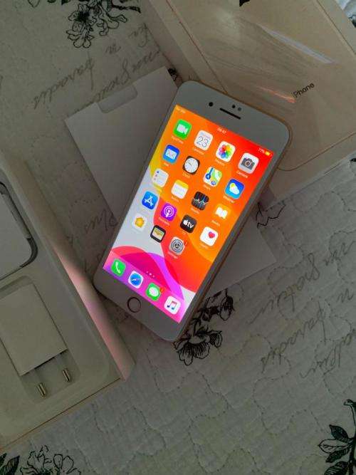 iPhone 8Plus Rose Gold(64GB ) *EXCELLENT CONDITION* + box and accessories