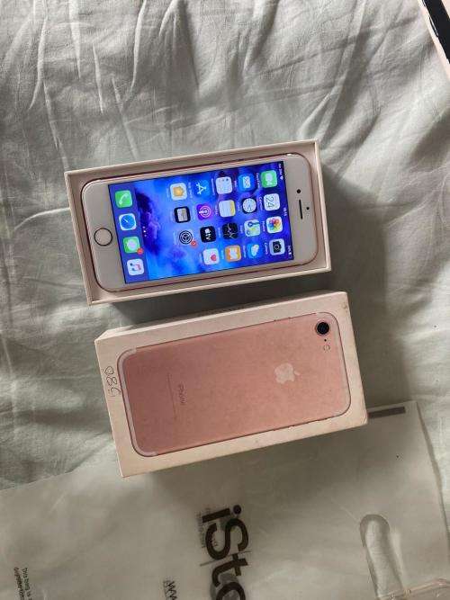 iPhone 7 Rose Gold (128GB) *EXCELLENT CONDITION * , comes with box and all accessories