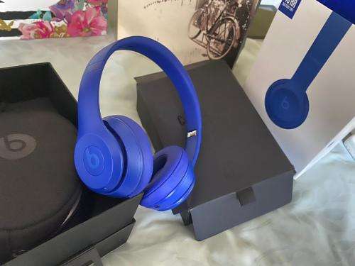 Beats SOLO 3  WIRELESS HEADPHONES (SPECIAL EDITION BLUE) IN EXCELLENT CONDITION ORIGINAL + PACKAGING