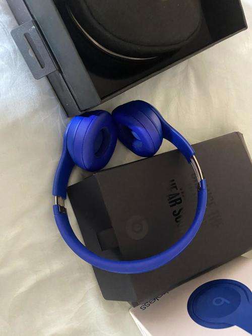 Beats SOLO 3  WIRELESS HEADPHONES (SPECIAL EDITION BLUE) IN EXCELLENT CONDITION ORIGINAL + PACKAGING