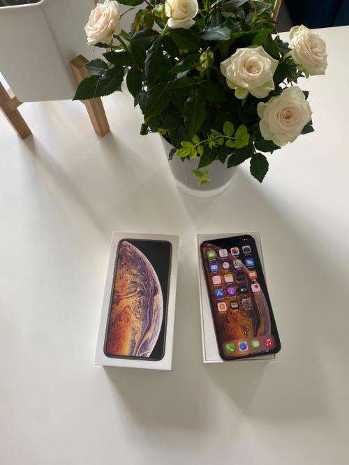 iPhone XS, Gold 64GB  EXCELLENT CONDITION  + box and accessories