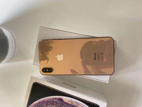 iPhone XS, Gold 64GB  EXCELLENT CONDITION  + box and accessories