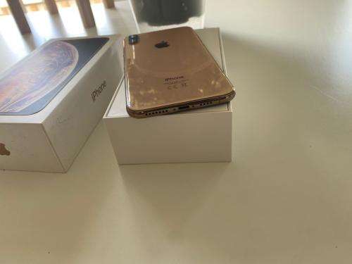 iPhone XS, Gold 64GB  EXCELLENT CONDITION  + box and accessories