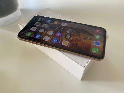 iPhone XS, Gold 64GB  EXCELLENT CONDITION  + box and accessories