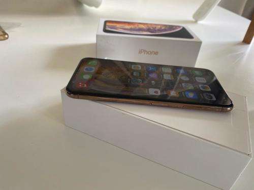 iPhone XS, Gold 64GB  EXCELLENT CONDITION  + box and accessories