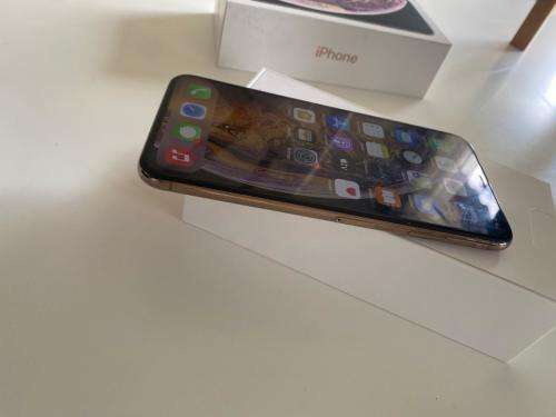iPhone XS, Gold 64GB  EXCELLENT CONDITION  + box and accessories