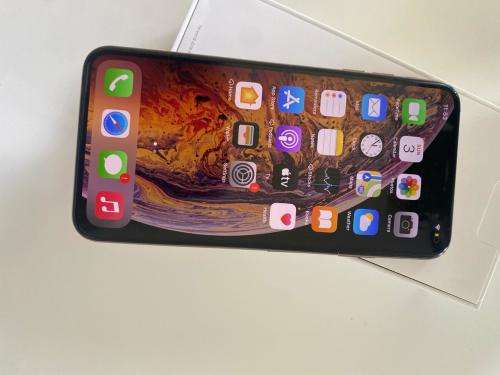 iPhone XS, Gold 64GB  EXCELLENT CONDITION  + box and accessories